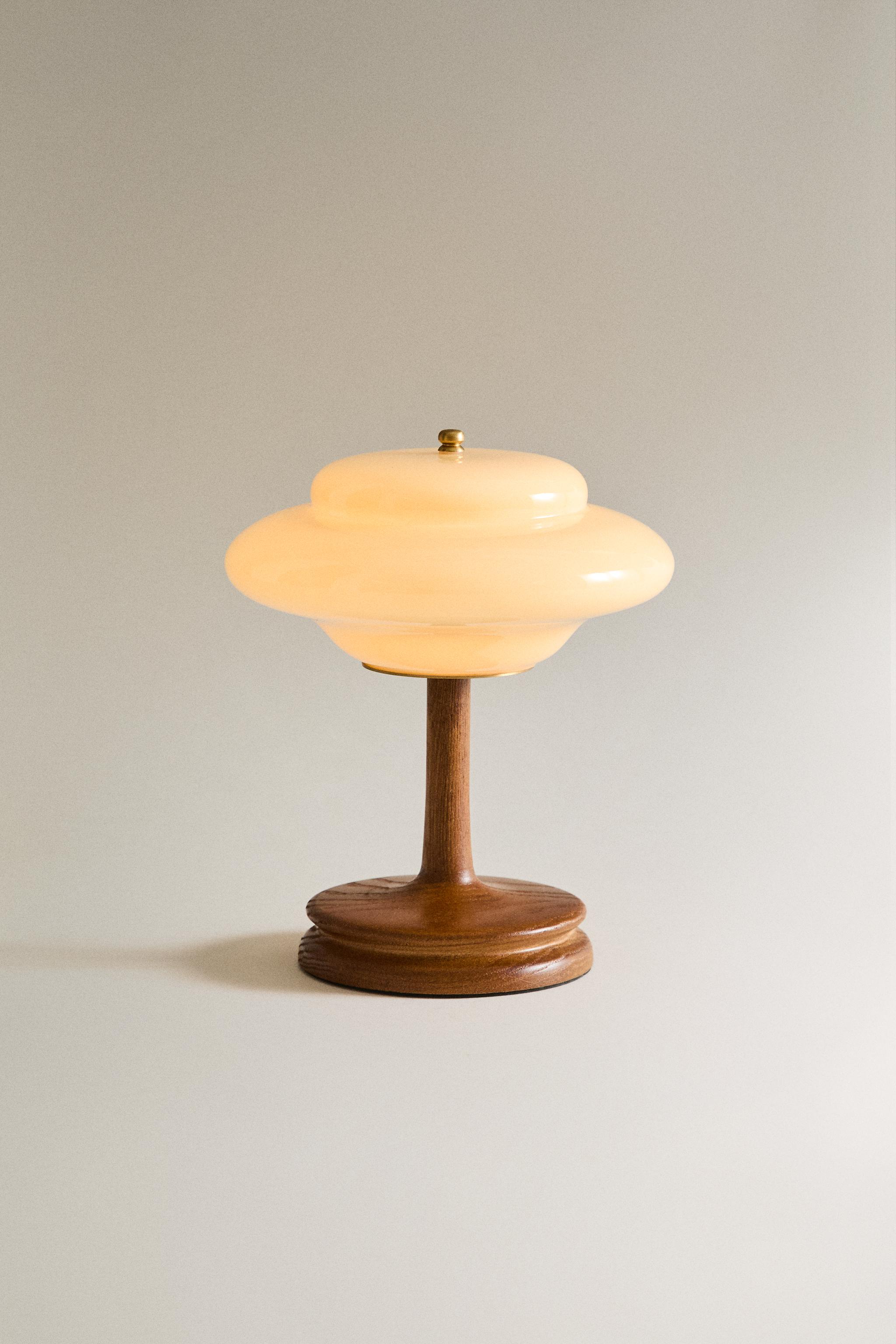 CORDLESS GLASS TABLE LAMP